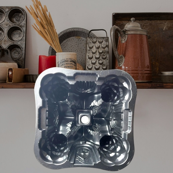 Nordic Ware Fairy Tale Castle Cottage Bundt Cake Pan 10 Cup 2.6 liters - Picture 6 of 8